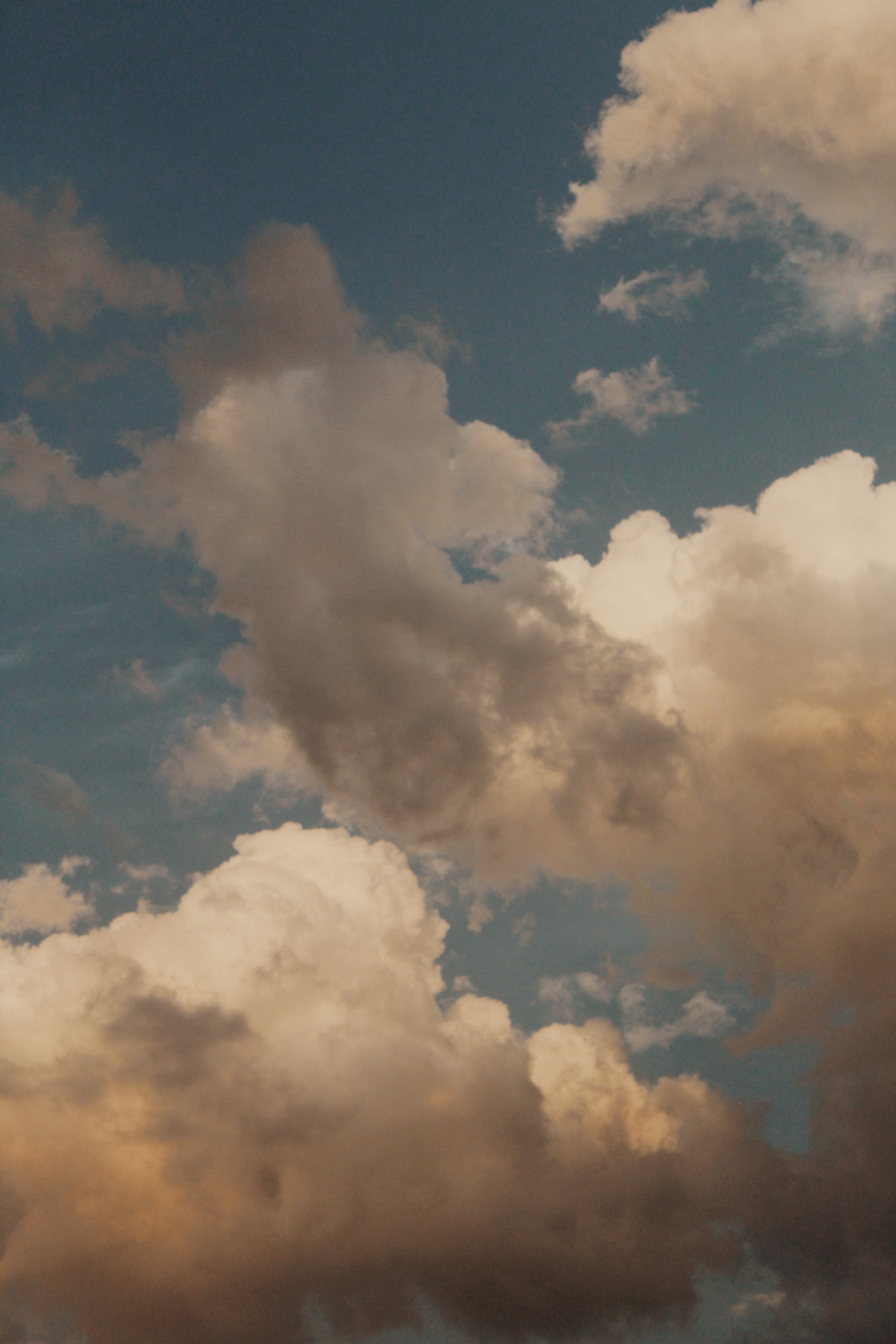 white-clouds-and-blue-sky-2569471